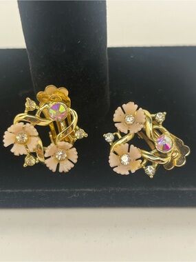 Vintage Coro pink flower AB rhinestone clip on earrings gold tone 1950s